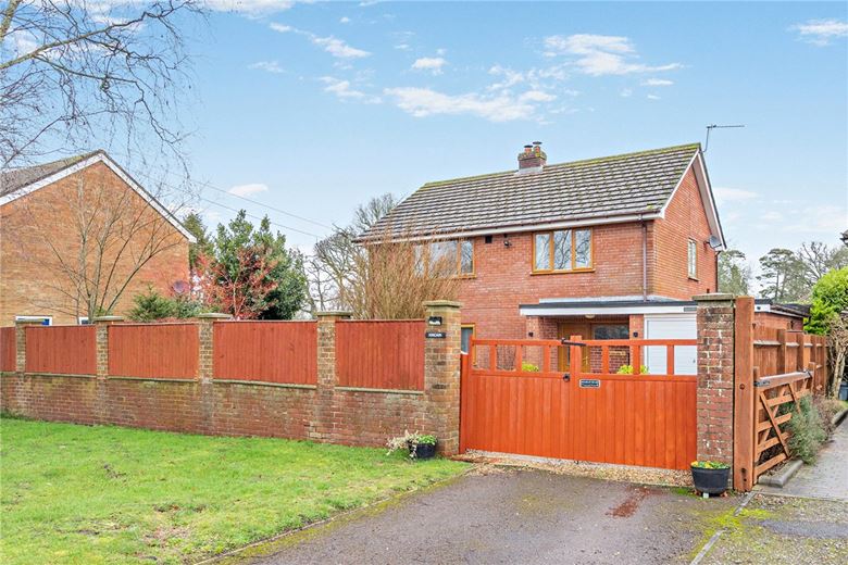 4 bedroom house, Copnor Close, Woolton Hill RG20 - Available
