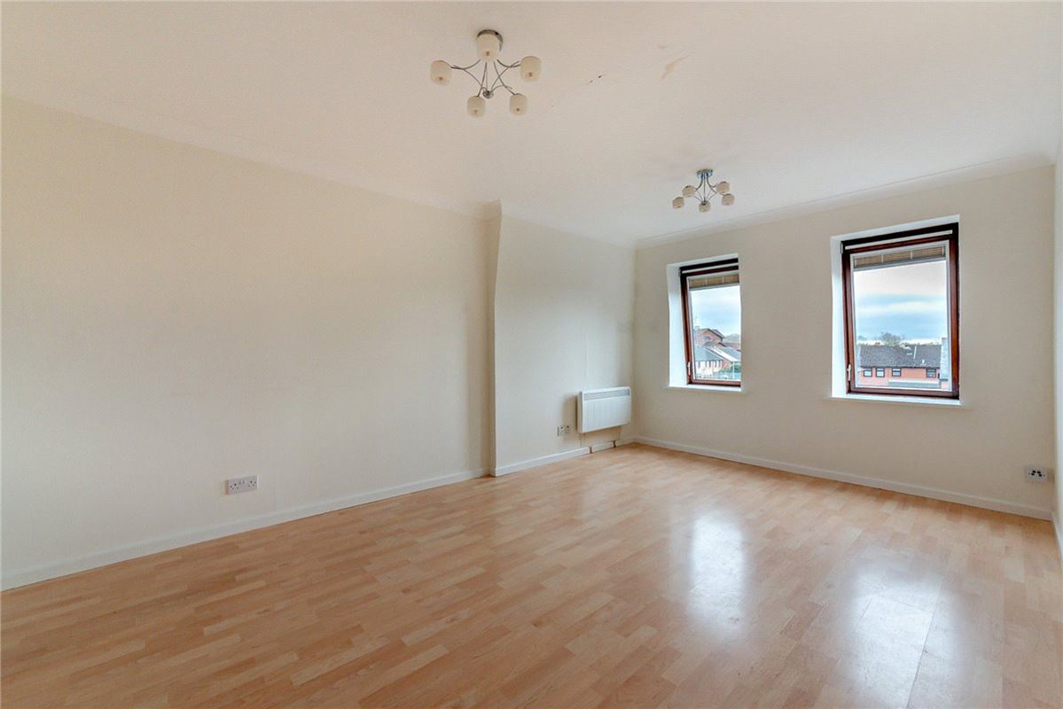 2 bedroom flat, Victoria Gardens, Newbury RG14 - Sold STC