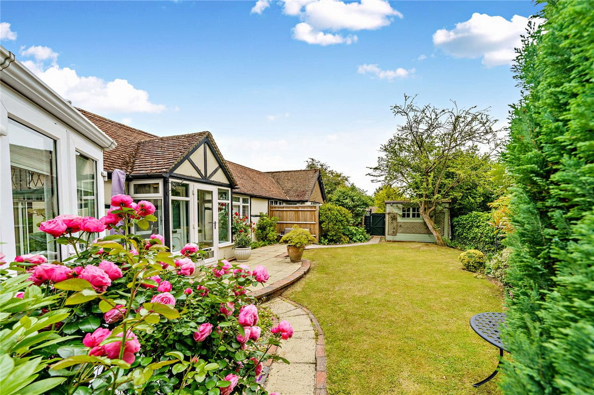 2 bedroom bungalow, Ridgeway Close, Hermitage RG18 - Sold STC