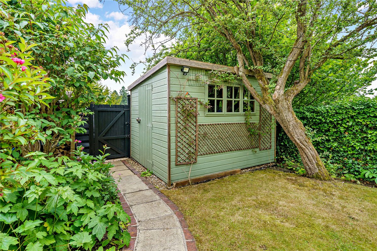 2 bedroom bungalow, Ridgeway Close, Hermitage RG18 - Sold STC