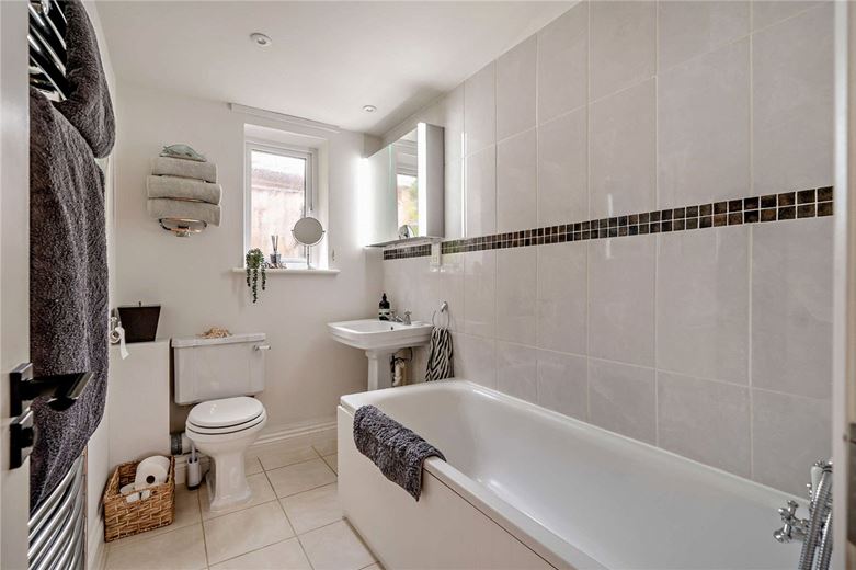 2 bedroom bungalow, Ridgeway Close, Hermitage RG18 - Sold STC