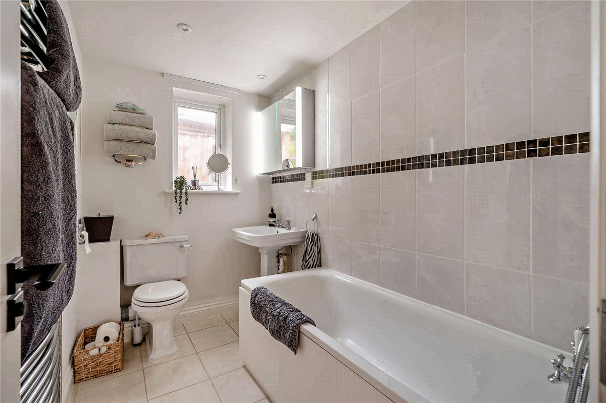 2 bedroom bungalow, Ridgeway Close, Hermitage RG18 - Sold STC