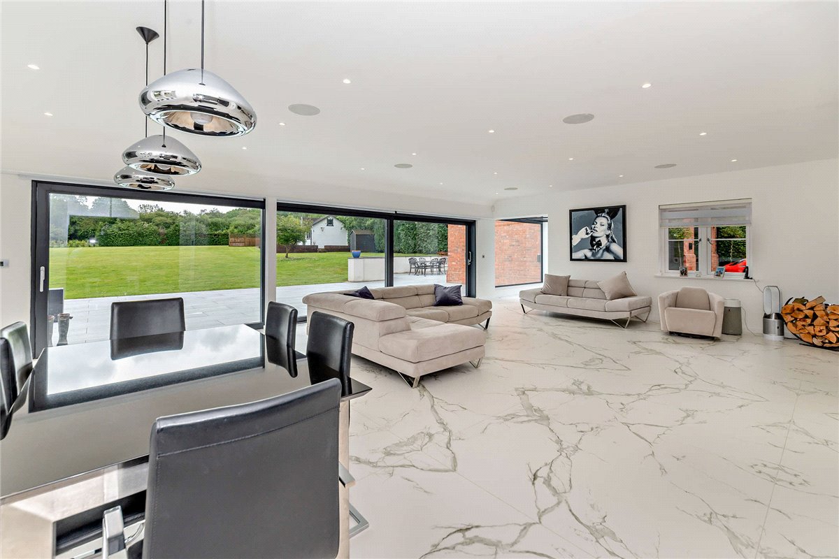 5 bedroom house, Newbury Road, Headley RG19 - Available