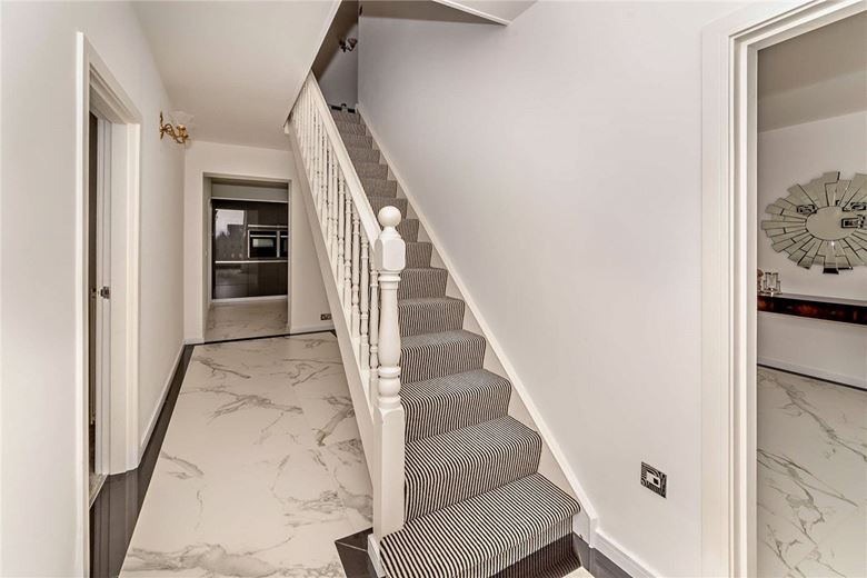 5 bedroom house, Newbury Road, Headley RG19 - Available