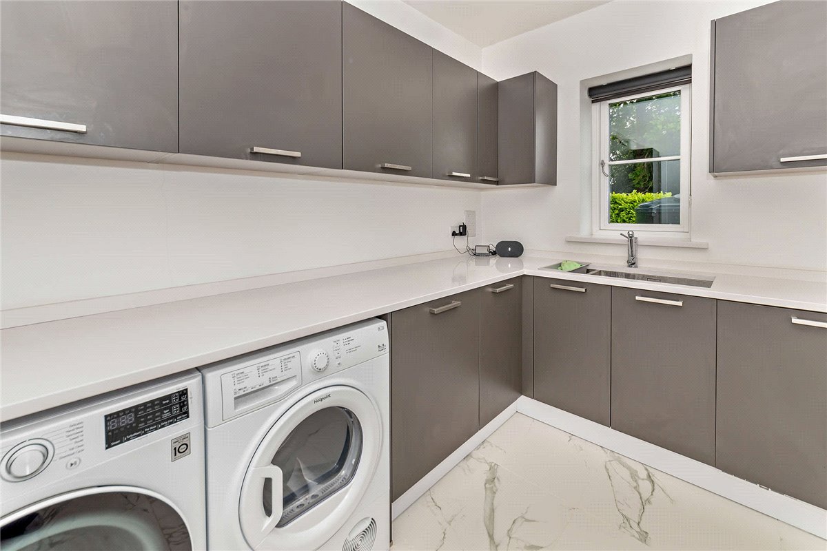 5 bedroom house, Newbury Road, Headley RG19 - Available