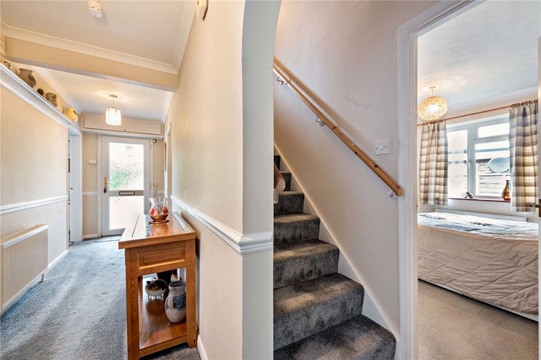 3 bedroom bungalow, Long Lane, Hermitage RG18 - Available