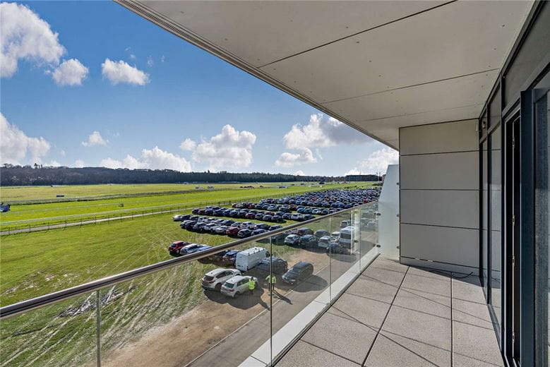 2 bedroom flat, Kingman Way, Newbury RG14 - Available