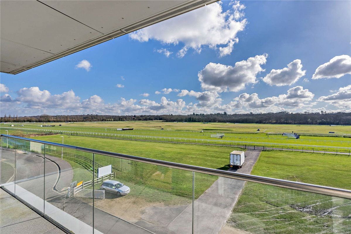 2 bedroom flat, Kingman Way, Newbury RG14 - Available