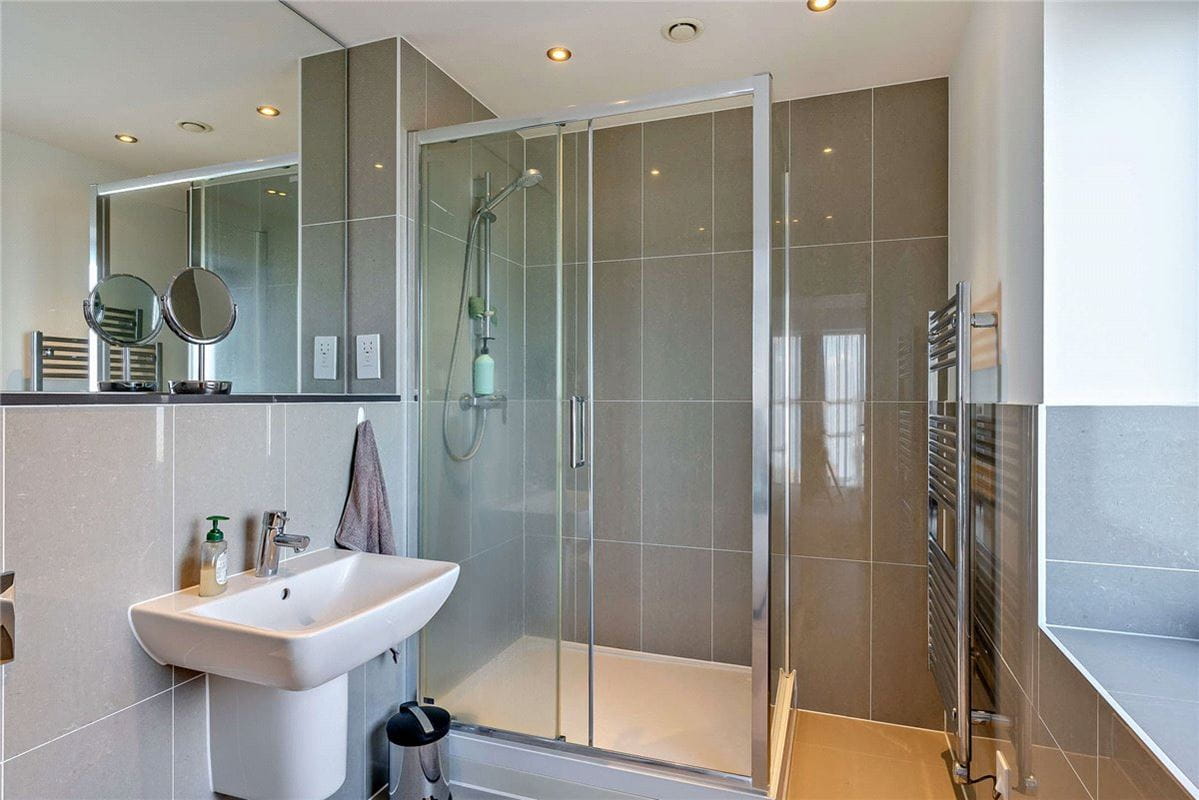 2 bedroom flat, Kingman Way, Newbury RG14 - Available