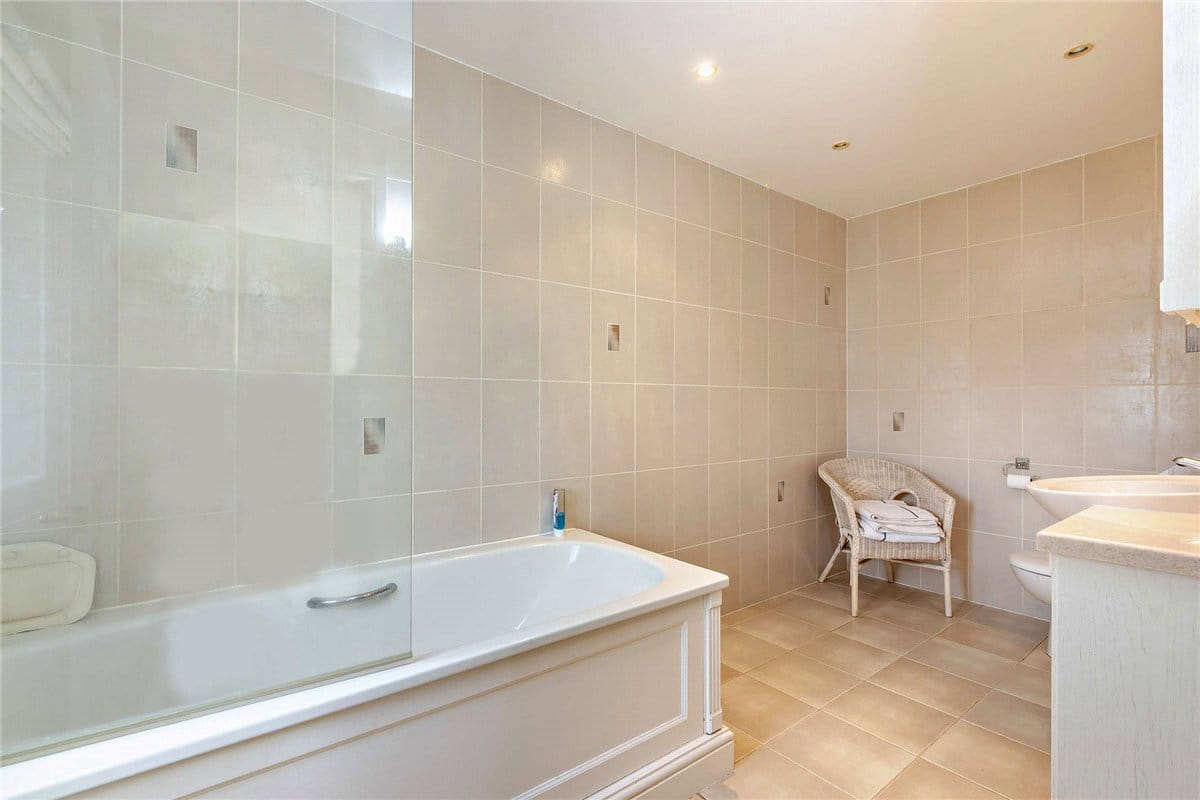 3.2 acres House, Wickham Heath, Newbury RG20 - Sold STC