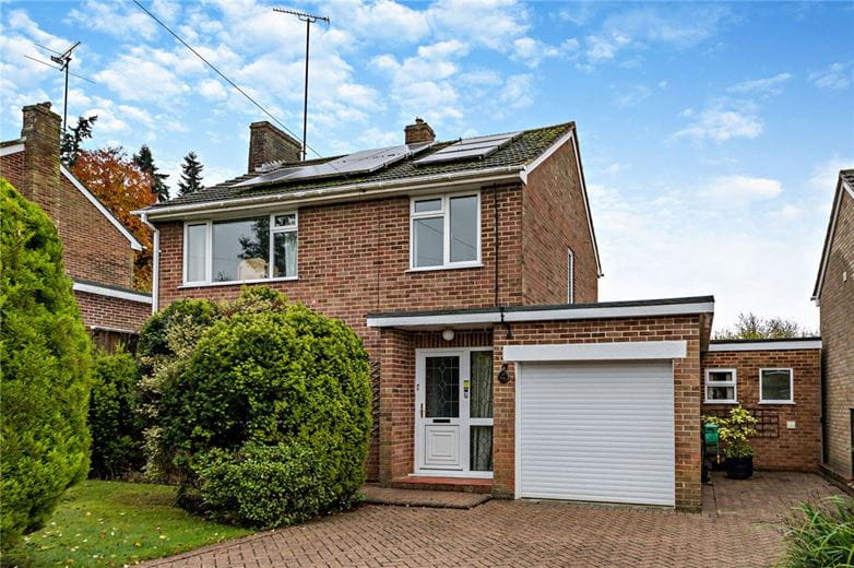 3 bedroom house, Cheriton Close, Newbury RG14 - Available