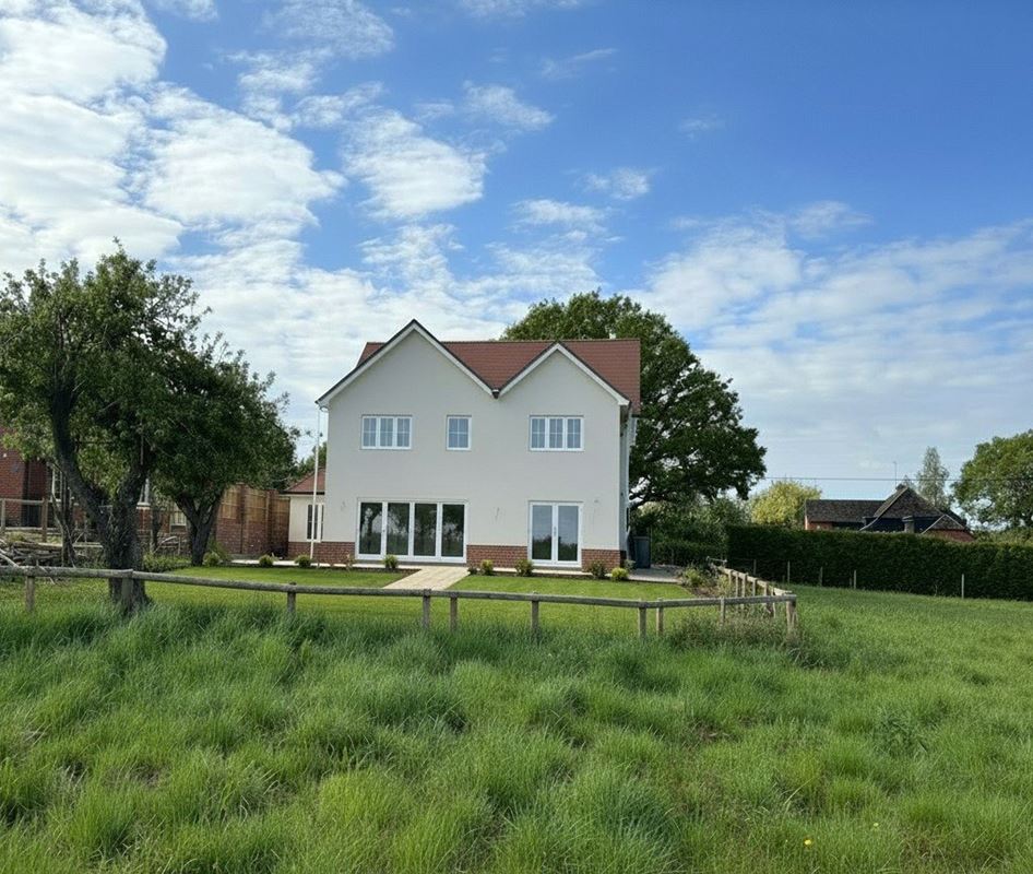 5 bedroom house, Hatt Common, East Woodhay RG20 - Available