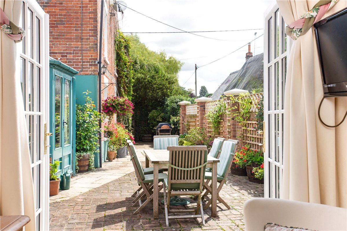 6 bedroom house, Eastbury, Hungerford RG17 - Available