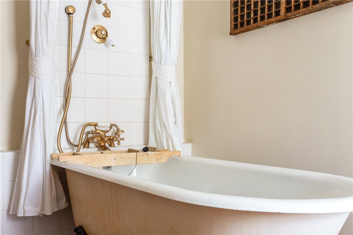 6 bedroom house, Eastbury, Hungerford RG17 - Available