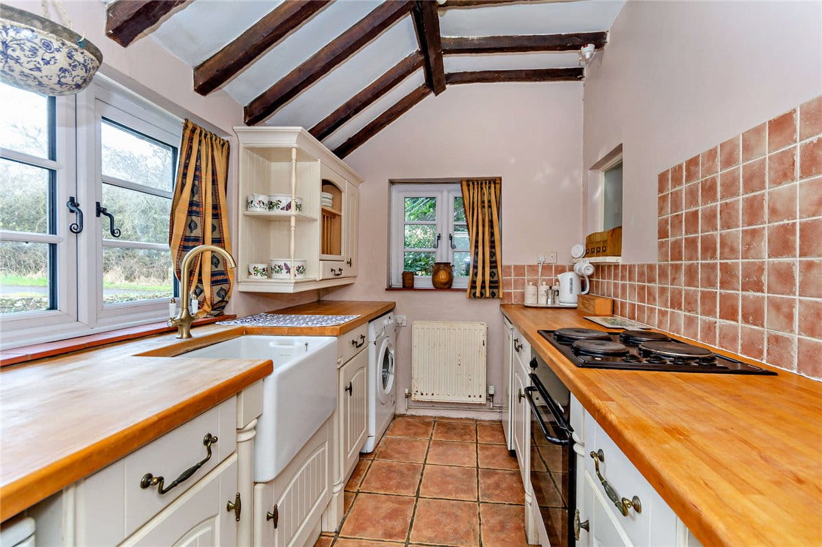 2 bedroom house, Belmont, Woodspeen RG20 - Available