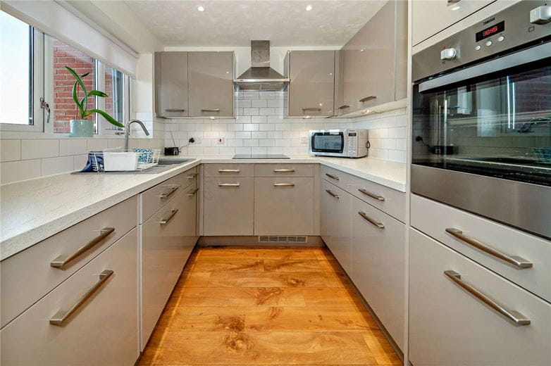 2 bedroom flat, West Street, Newbury RG14 - Available