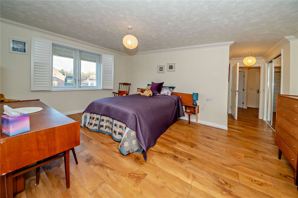 2 bedroom flat, West Street, Newbury RG14 - Available