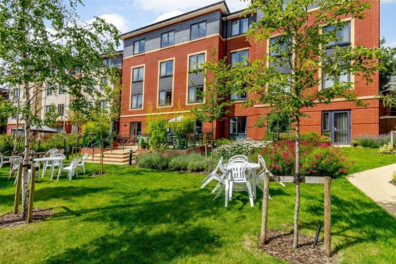 2 bedroom flat, West Street, Newbury RG14 - Available