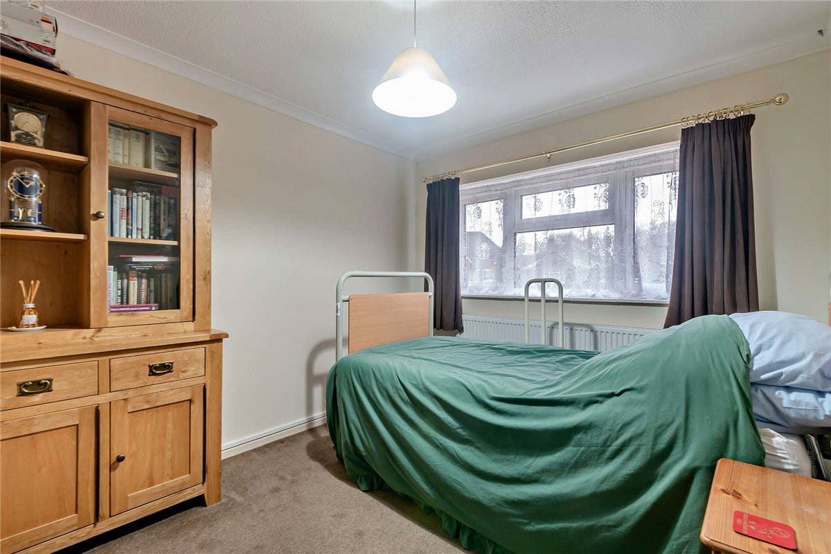 4 bedroom bungalow, Long Lane, Hermitage RG18 - Available