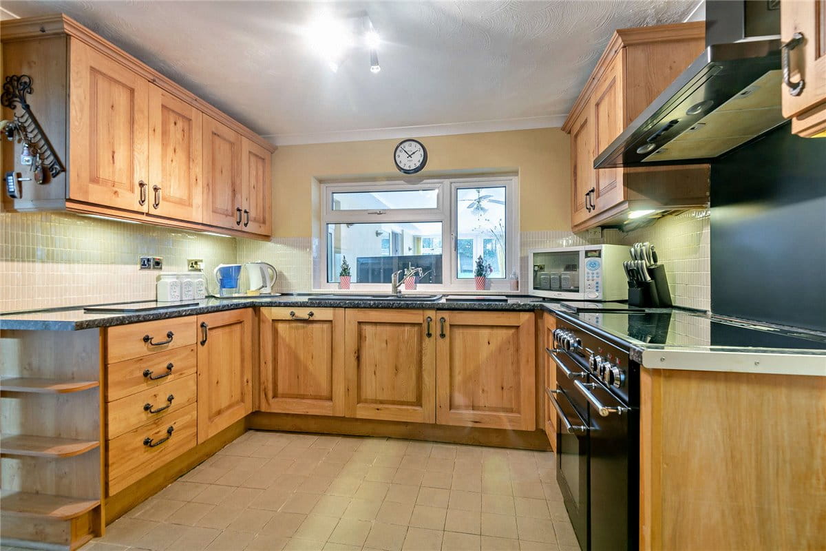 4 bedroom bungalow, Long Lane, Hermitage RG18 - Available