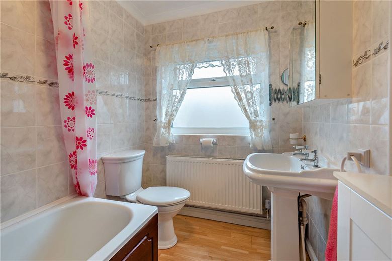 4 bedroom bungalow, Long Lane, Hermitage RG18 - Available