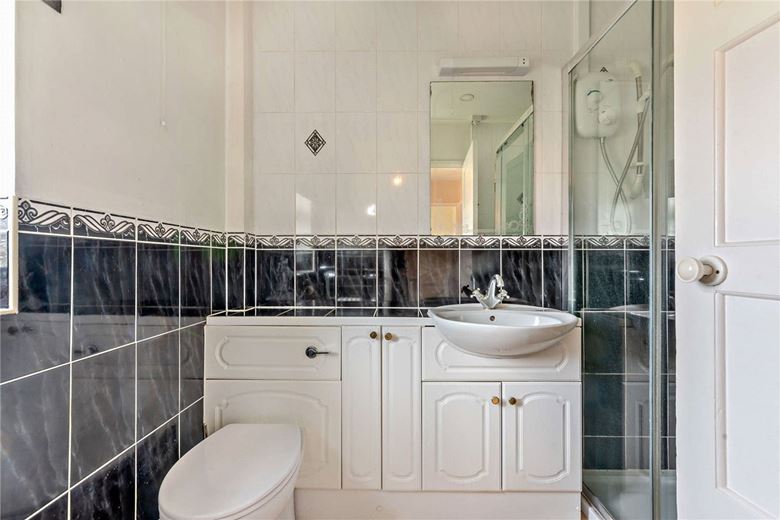 3 bedroom house, Gravelly Close, North End RG20 - Available