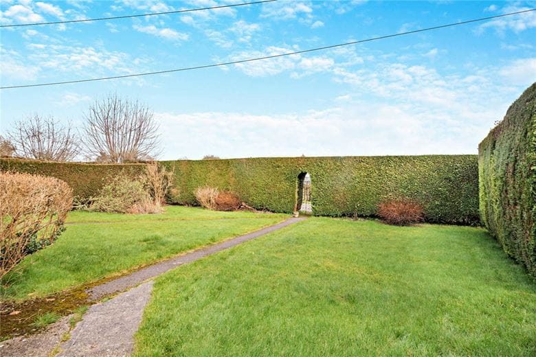 3 bedroom house, Gravelly Close, North End RG20 - Available