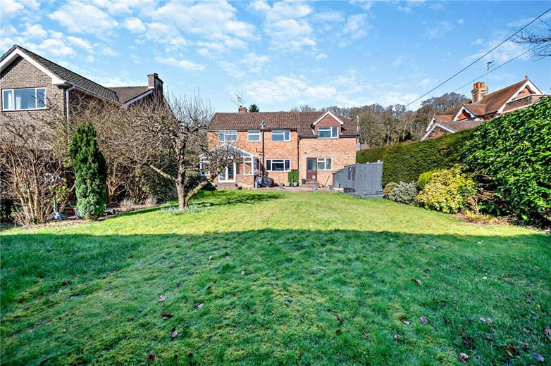 4 bedroom house, High Street, Hermitage RG18 - Available