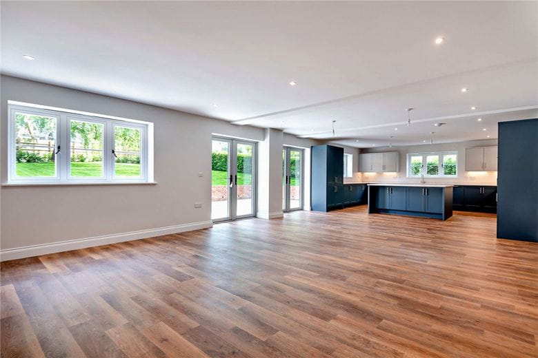 5 bedroom house, Newtown, Newbury RG20 - Available