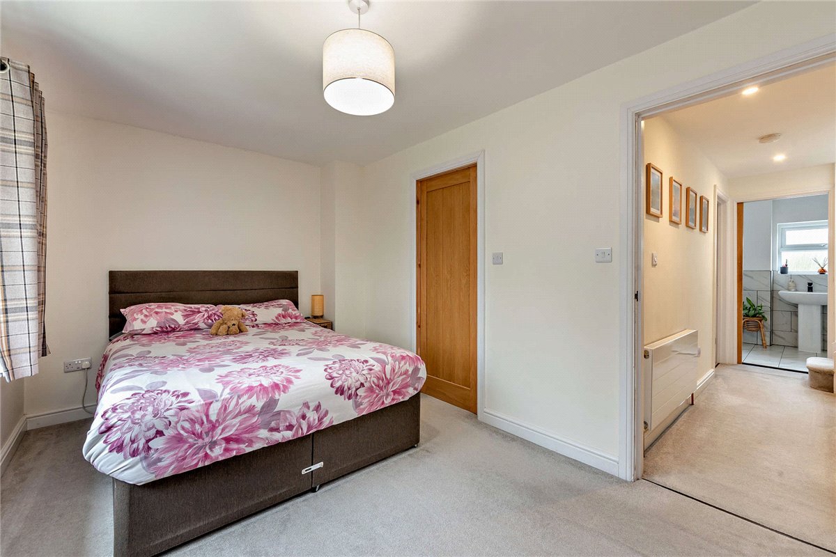 3 bedroom house, Copnor Close, Woolton Hill RG20 - Sold STC