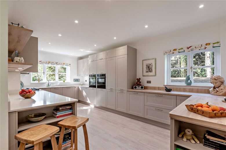 5 bedroom house, Oak Close, Baughurst RG26 - Available