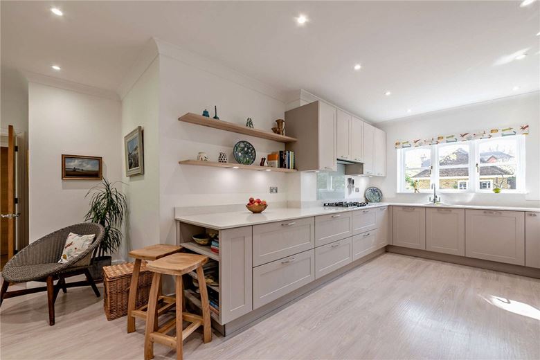 5 bedroom house, Oak Close, Baughurst RG26 - Available