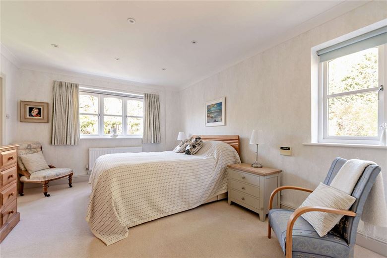 5 bedroom house, Oak Close, Baughurst RG26 - Available