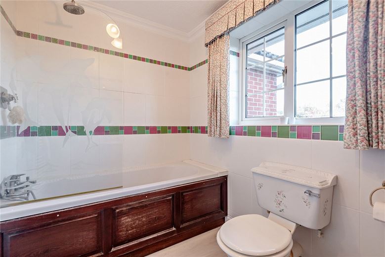 5 bedroom house, Fox's Lane, Kingsclere RG20 - Available