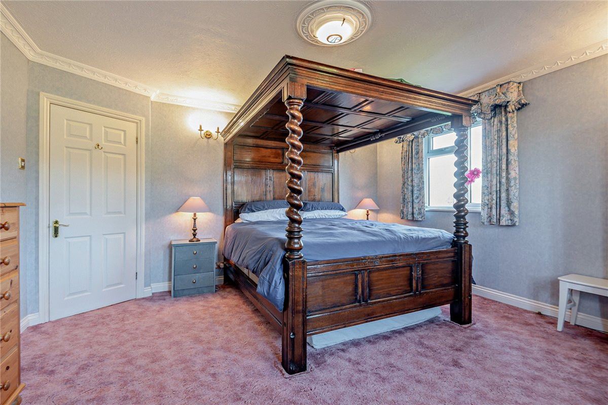 5 bedroom house, Fox's Lane, Kingsclere RG20 - Available