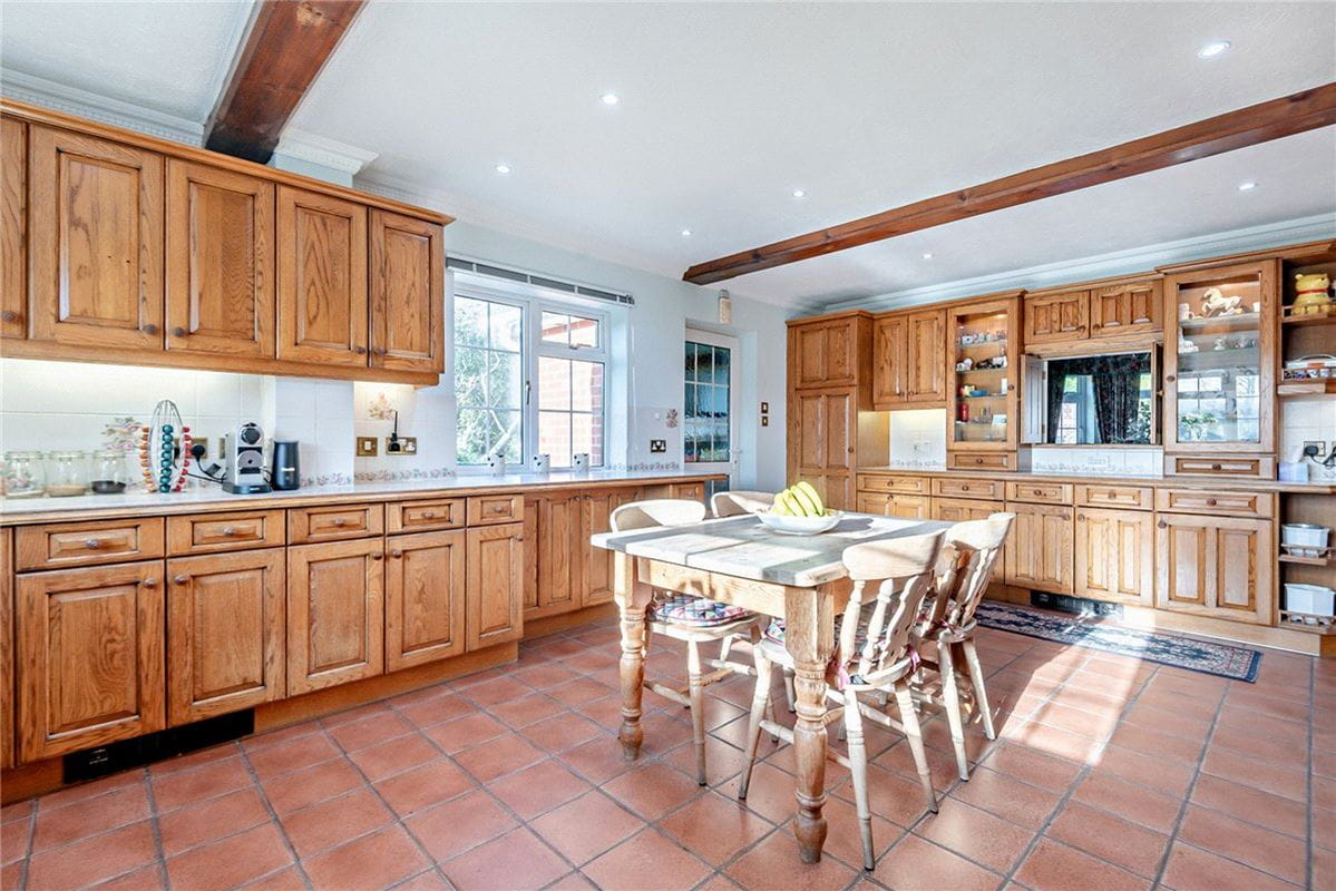 5 bedroom house, Fox's Lane, Kingsclere RG20 - Available
