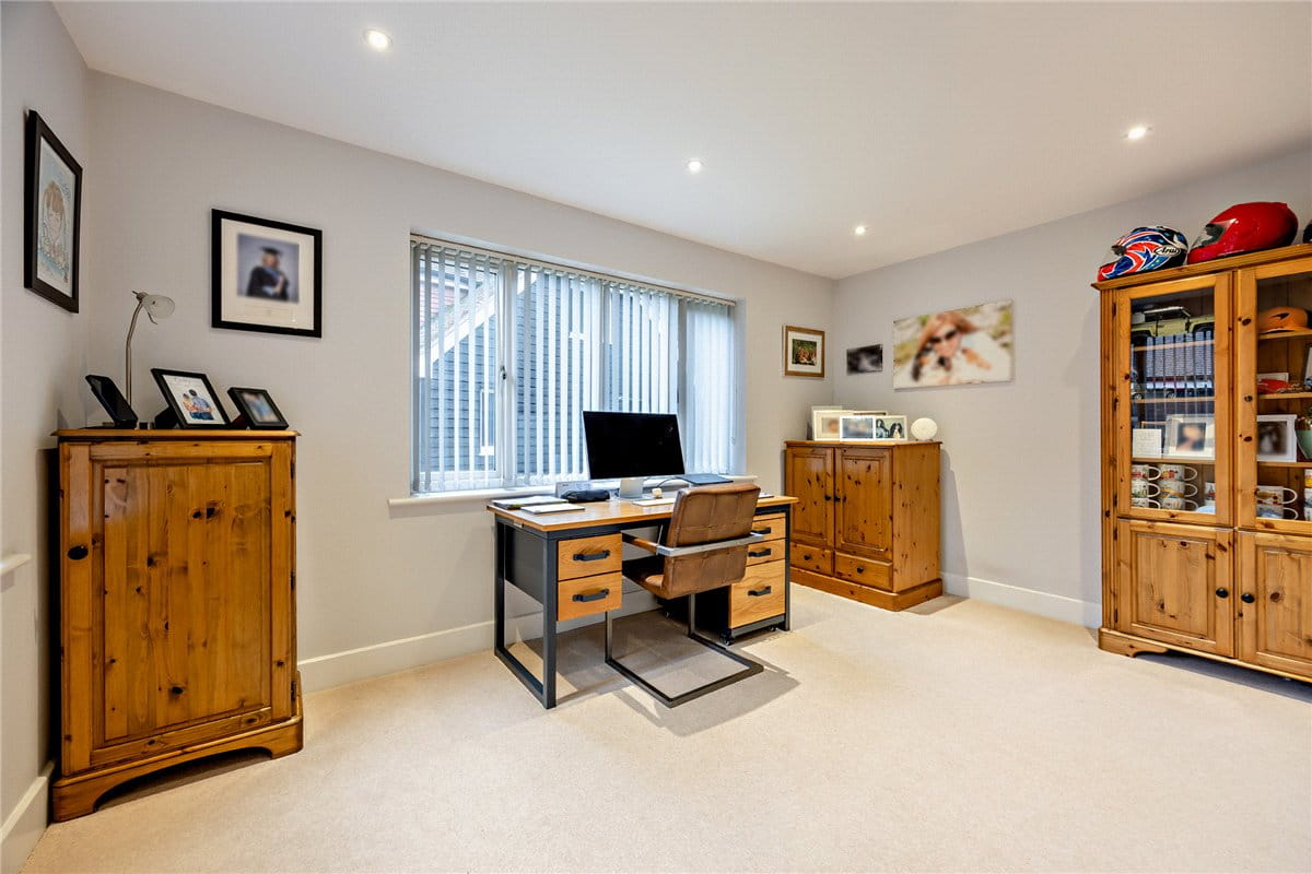 5 bedroom house, Thornford Road, Crookham Common RG19 - Available