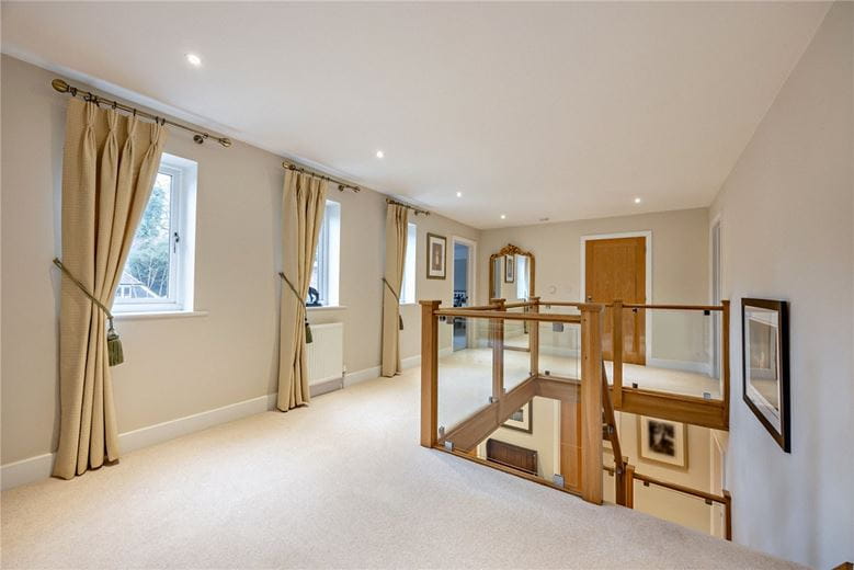 5 bedroom house, Thornford Road, Crookham Common RG19 - Available