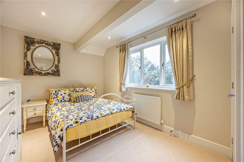 5 bedroom house, Thornford Road, Crookham Common RG19 - Available