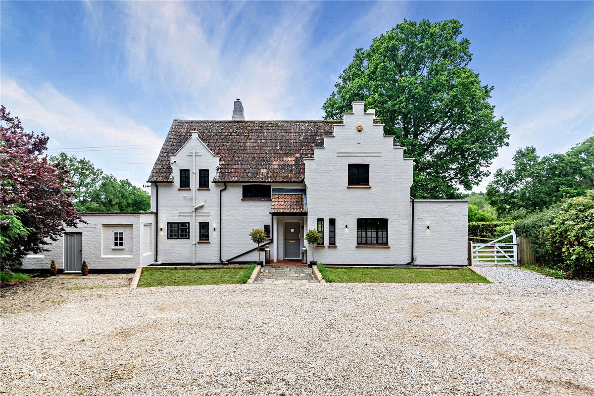 4 bedroom house, Bishops Green, Newbury RG20 - Available