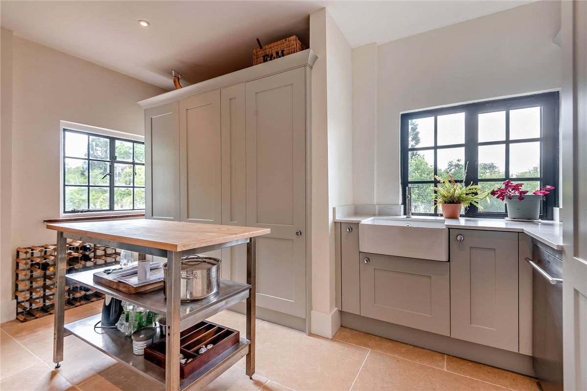 4 bedroom house, Bishops Green, Newbury RG20 - Available