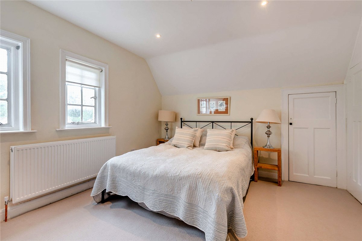 4 bedroom house, Bishops Green, Newbury RG20 - Available