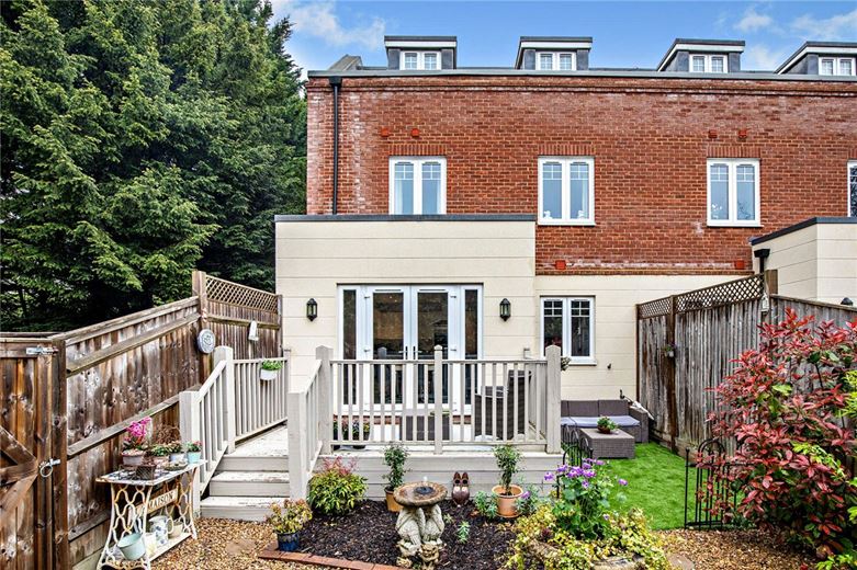 5 bedroom house, The Dolmans, Shaw RG14 - Available