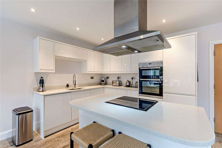 5 bedroom house, The Dolmans, Shaw RG14 - Available