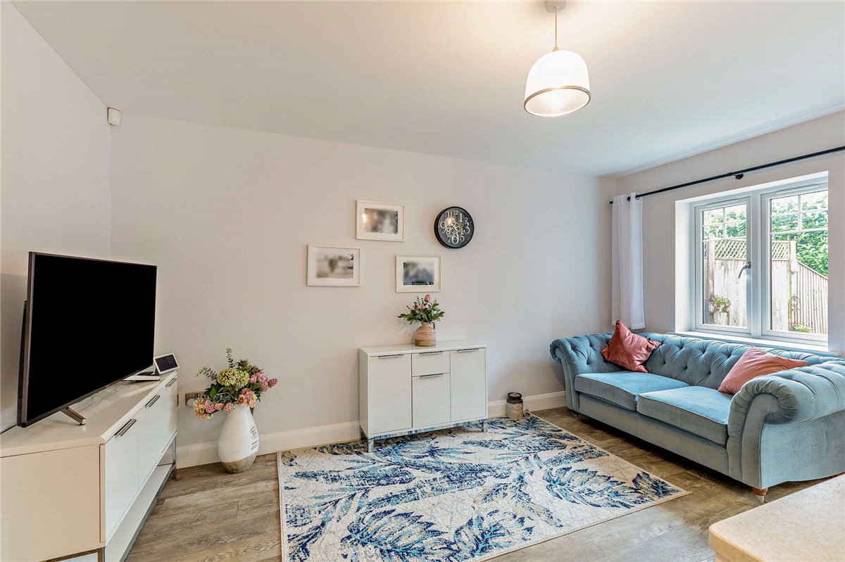 5 bedroom house, The Dolmans, Shaw RG14 - Available