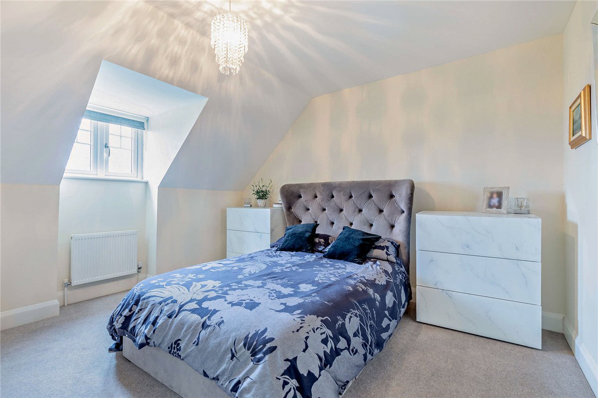 5 bedroom house, The Dolmans, Shaw RG14 - Available