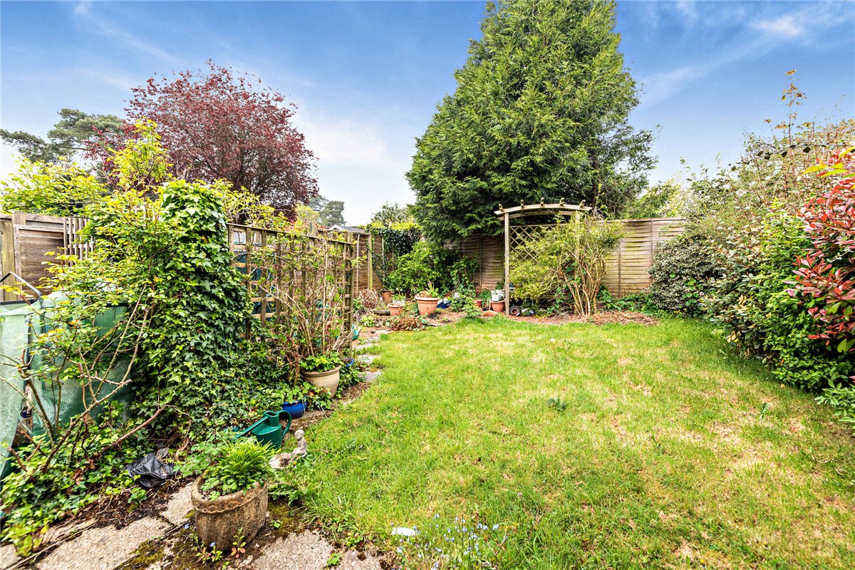 3 bedroom house, Harwood Rise, Woolton Hill RG20 - Sold STC