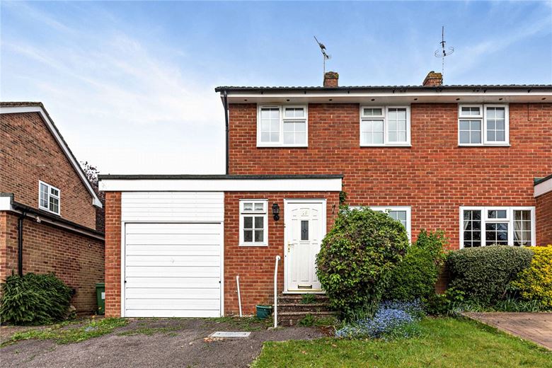 3 bedroom house, Harwood Rise, Woolton Hill RG20 - Available