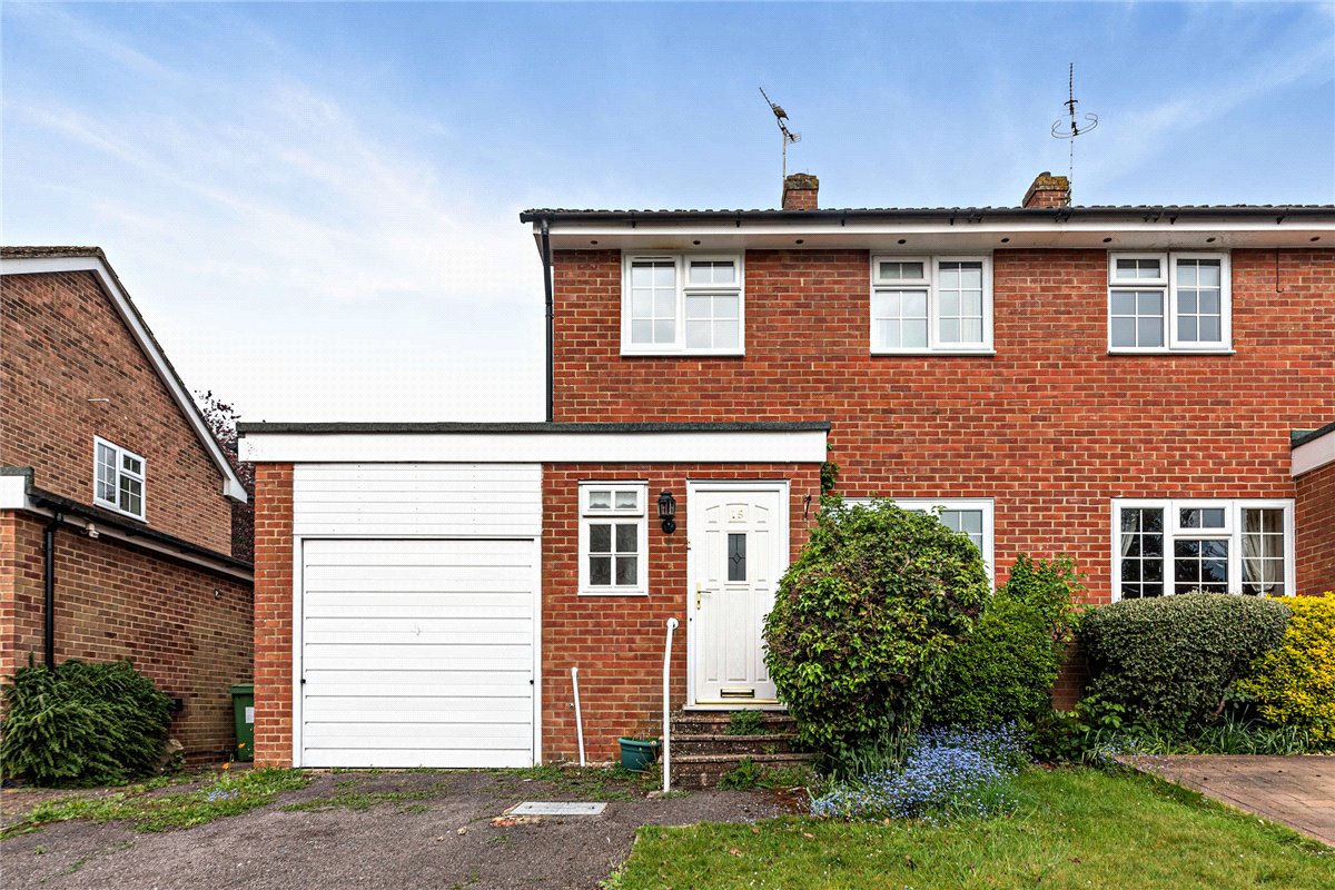 3 bedroom house, Harwood Rise, Woolton Hill RG20 - Sold STC