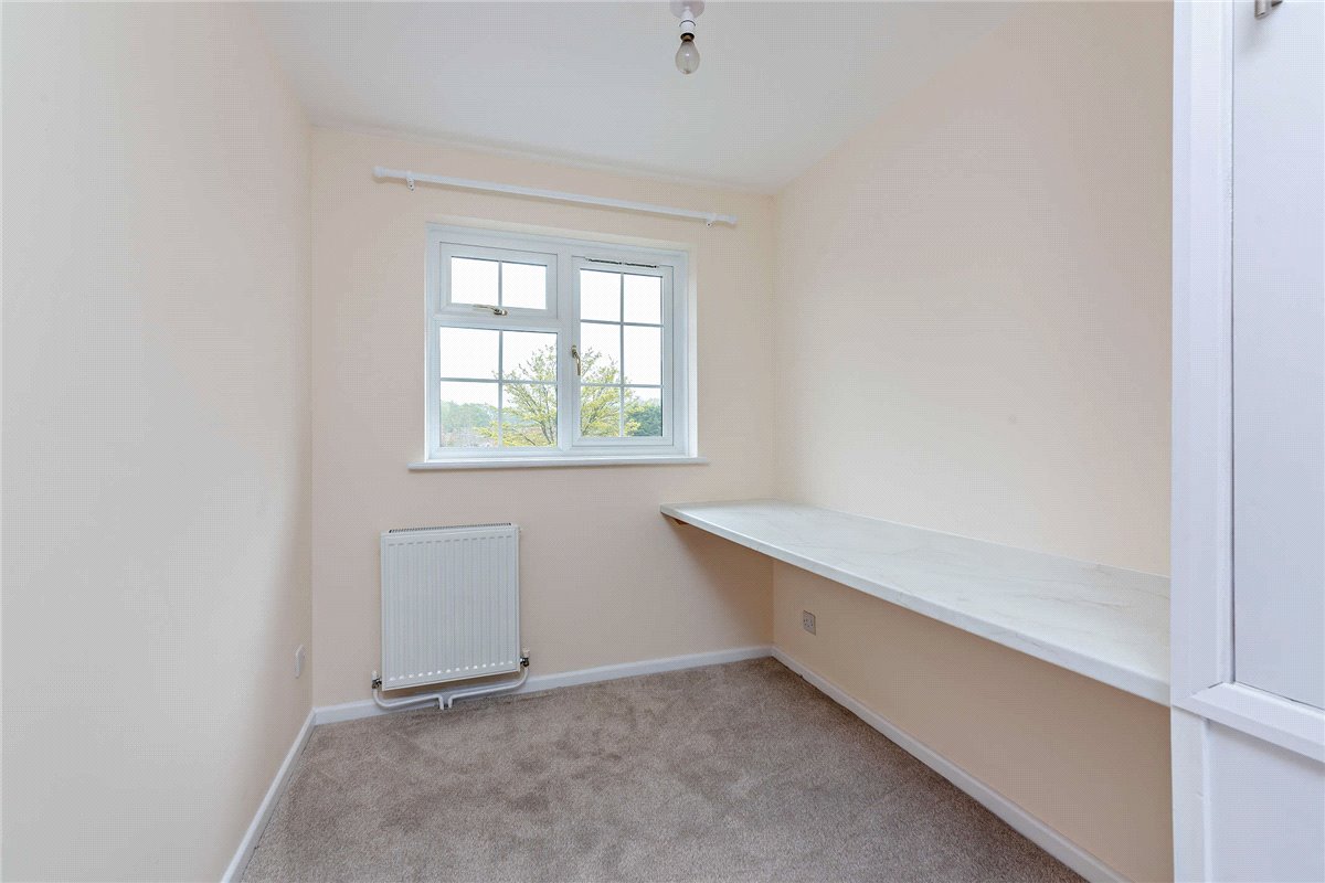 3 bedroom house, Harwood Rise, Woolton Hill RG20 - Sold STC